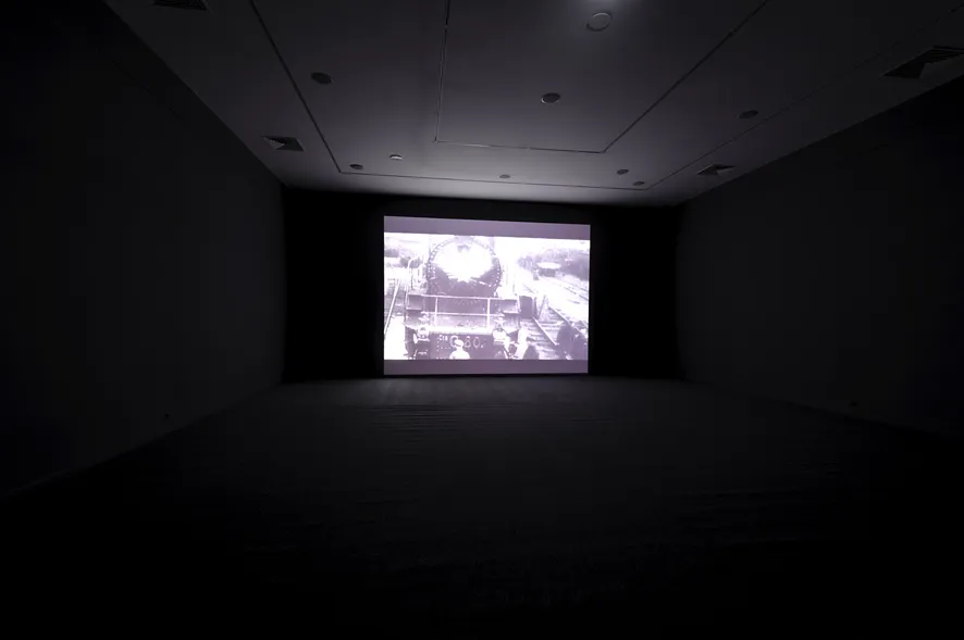 Anna Baumgart: „Zdobywcy słońca” + Andrzej Turowski: „Parowóz dziejów” — Galeria 5